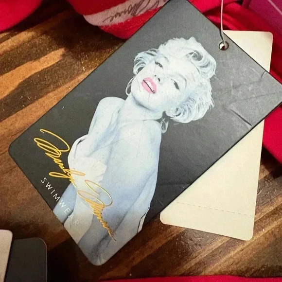 Marylin Monroe bikini - Picture 4 of 4